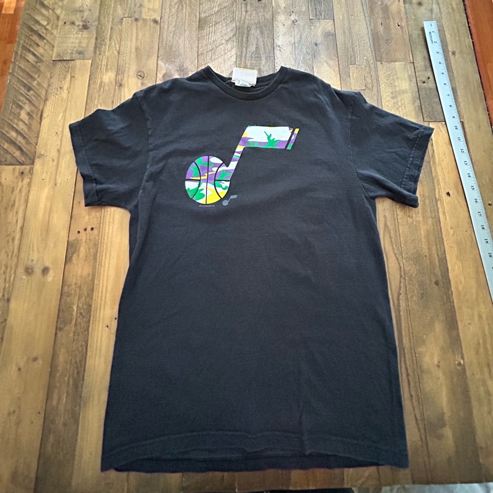 Pre-owned NBA Hardwood Classics S/S Utah Jazz Tee. Men’s medium.